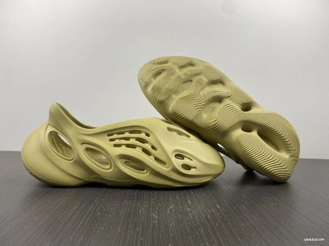 Sulfur Adidas Foam Yeezy RNNR GV6775 1026